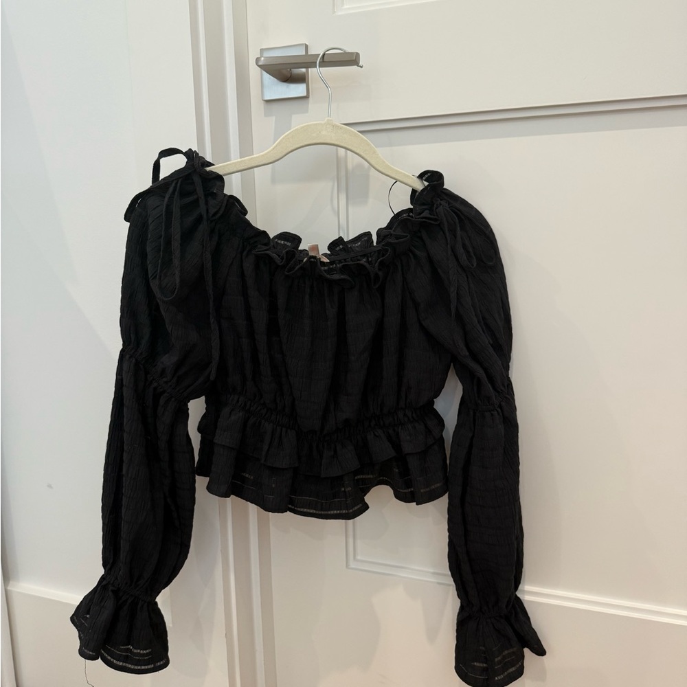 Super cute cinched black blouse